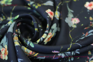 Ткань костюмная
 Французский креп Летний сад цвет темно синий